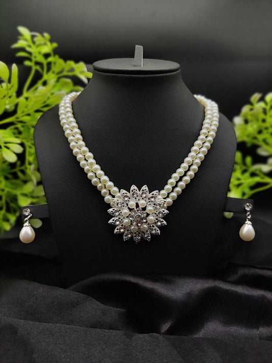 Graceful Radiance Pearl Necklace Set – Floral Elegance